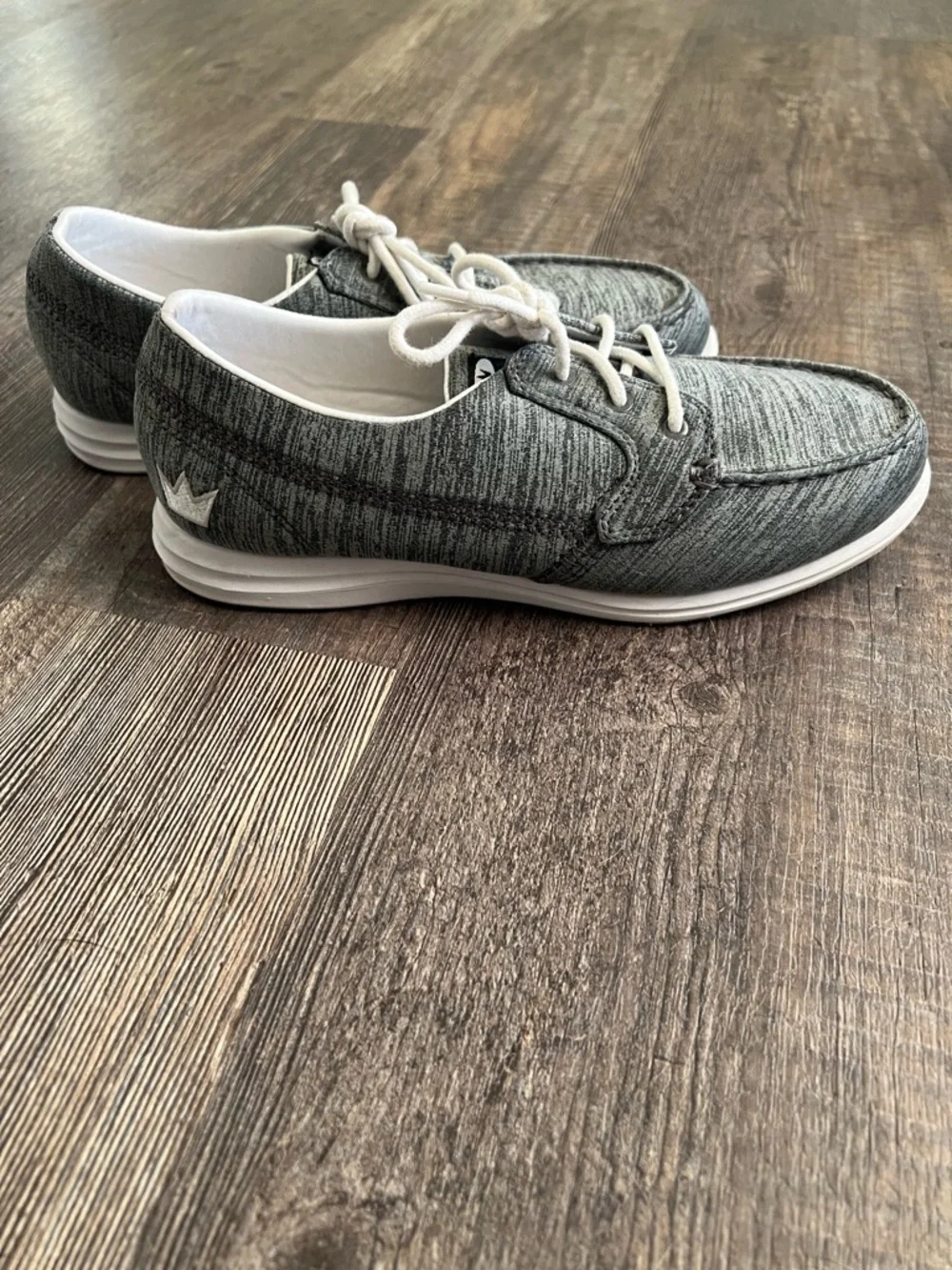 Brunswick Karma Women’s Knit Lace-Up Bowling Shoes in Gray and White - Picture 2 of 7